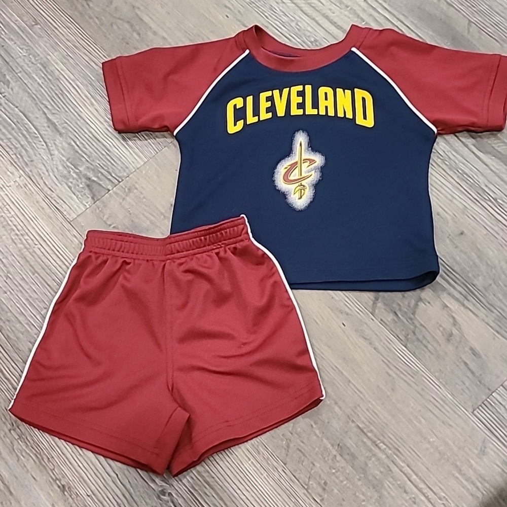 NBA Cleveland Cavaliers T-Shirt with Matching Shorts Size 2T